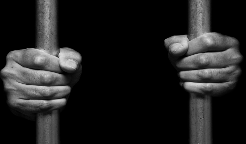 CEZA DAVASINDA DURUŞMAYA GETİRİLMEYEN SANIK HAKKINDA VERİLEN CEZA KARARI BOZULUR MU? SANIK TALİMAT YOLUYLA İFADE VEREBİLİR Mİ? SANIĞIN DURUŞMAYA GETİRİLMEMESİ HAKKINDA YARGITAY KARARLARI