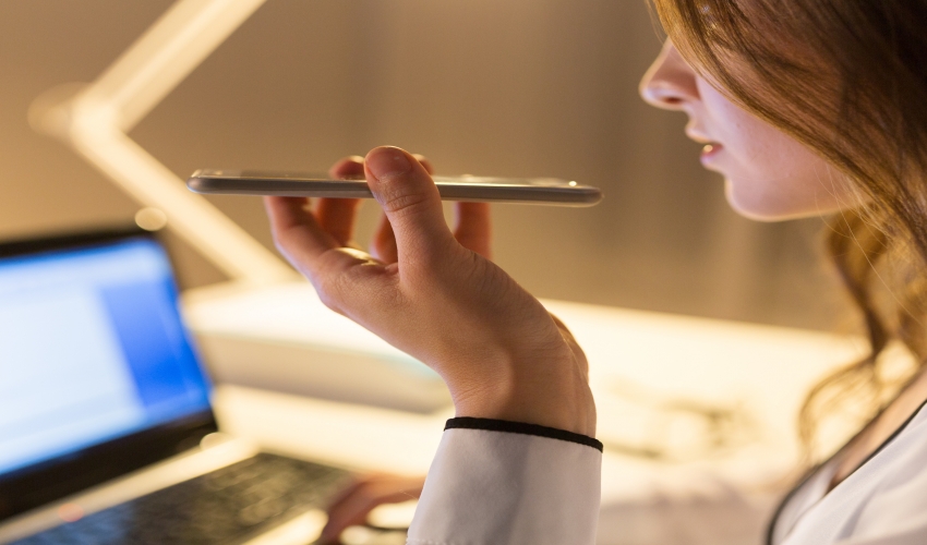 CEZA DAVASINDA SANIKTAN ALINACAK SES ÖRNEKLERİ İLE TELEFON KONUŞMALARINA İLİŞKİN SES KAYITLARININ AYNI KİŞİYE AİT OLUP OLMADIĞI KONUSUNDA ADLİ TIP RAPORU  YA DA UZMAN RAPORU ALINMASI GEREKİR. YARGITAY KARARI