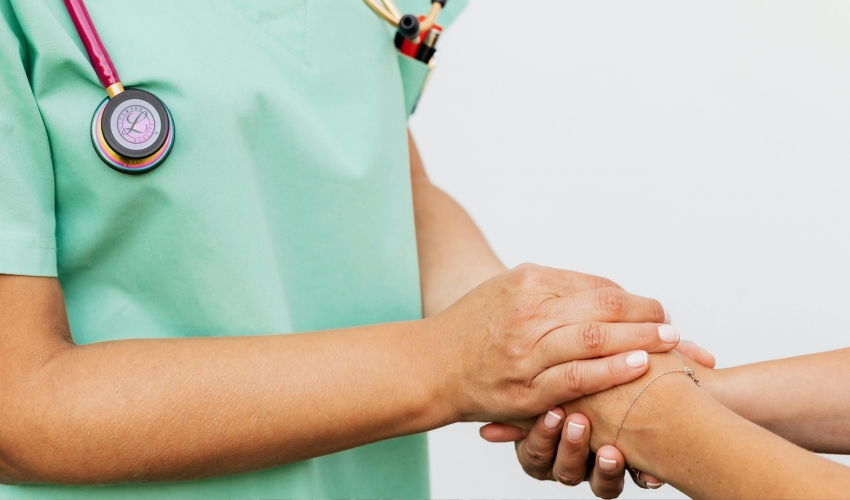 SAĞLIK ÇALIŞANLARINA KARŞI DAVA AÇILMASI ŞARTLARI ile HASTALARA KARŞI DAVA AÇILMASI ŞARTLARI NELERDİR?